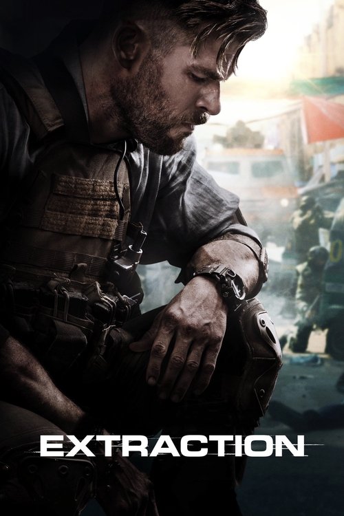 Chris Hemsworth in Extraction (2020)